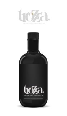 Public product photo - Extra virgin olive oil bottled in 500 ml & 250 ml. Cold pressed. It is a very  harmonious, very balanced and fruity oil, not  very bitter with a flavor reminiscent of fresh  almonds. Four gold medals obtained in USA, Canada, Japan and London in 2021.
